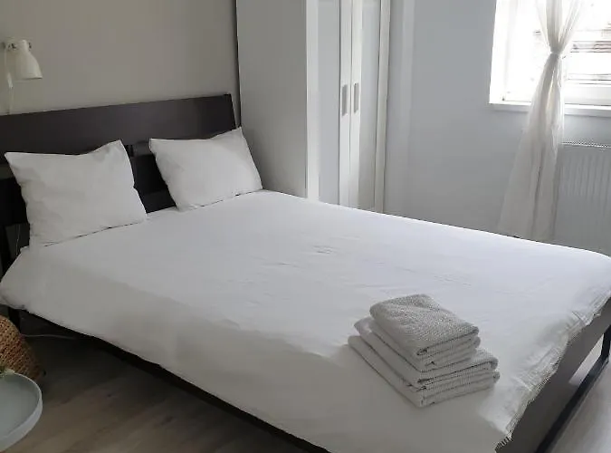 Old 2 Apartment *